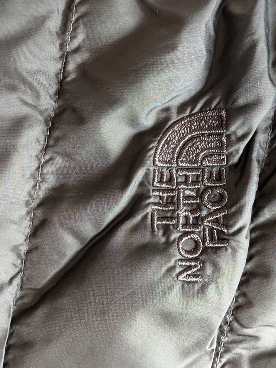 The North Face Black Quilted Hybrid Puffer Vest - Picture 6 of 7